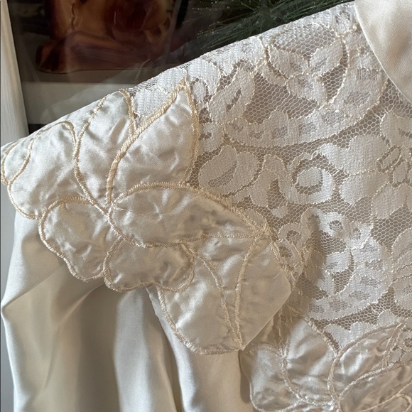 Nilani sz 4 Vintage Elegant White Lace Women's Top euc buttons up back Victorian - Picture 4 of 8